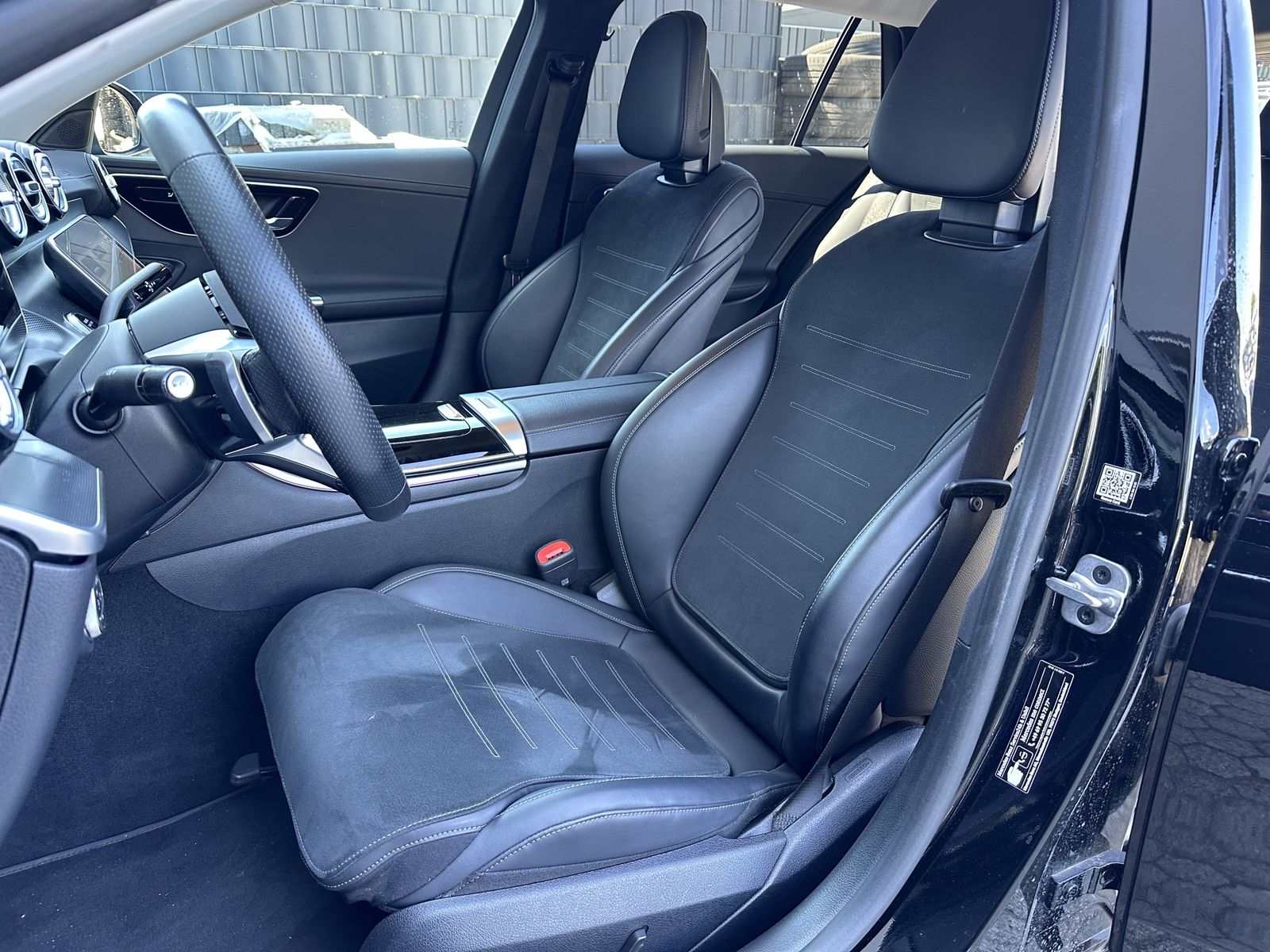 Fahrzeugabbildung Mercedes-Benz C 220d T AMG-Line NAV+LED+DISTRONIC+CARPLAY+SPUR