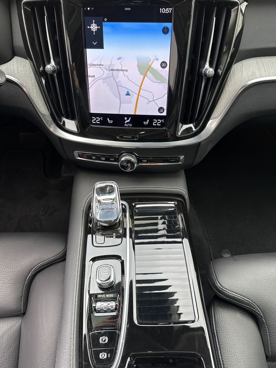 Fahrzeugabbildung Volvo V60 Inscription Plug-In Hybrid AWD NAV+LED+PANO