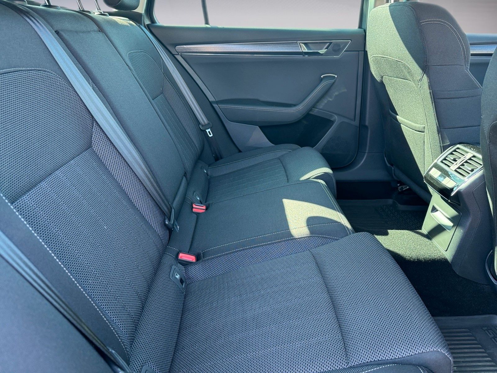 Fahrzeugabbildung SKODA Superb Combi Style 2.0 TSI