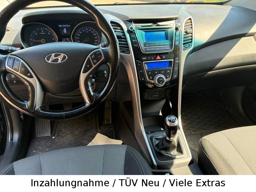 Hyundai i30 blue 1,6 CRDi*1-HAND*EURO6*AHK*LED*SHZ*8FACH