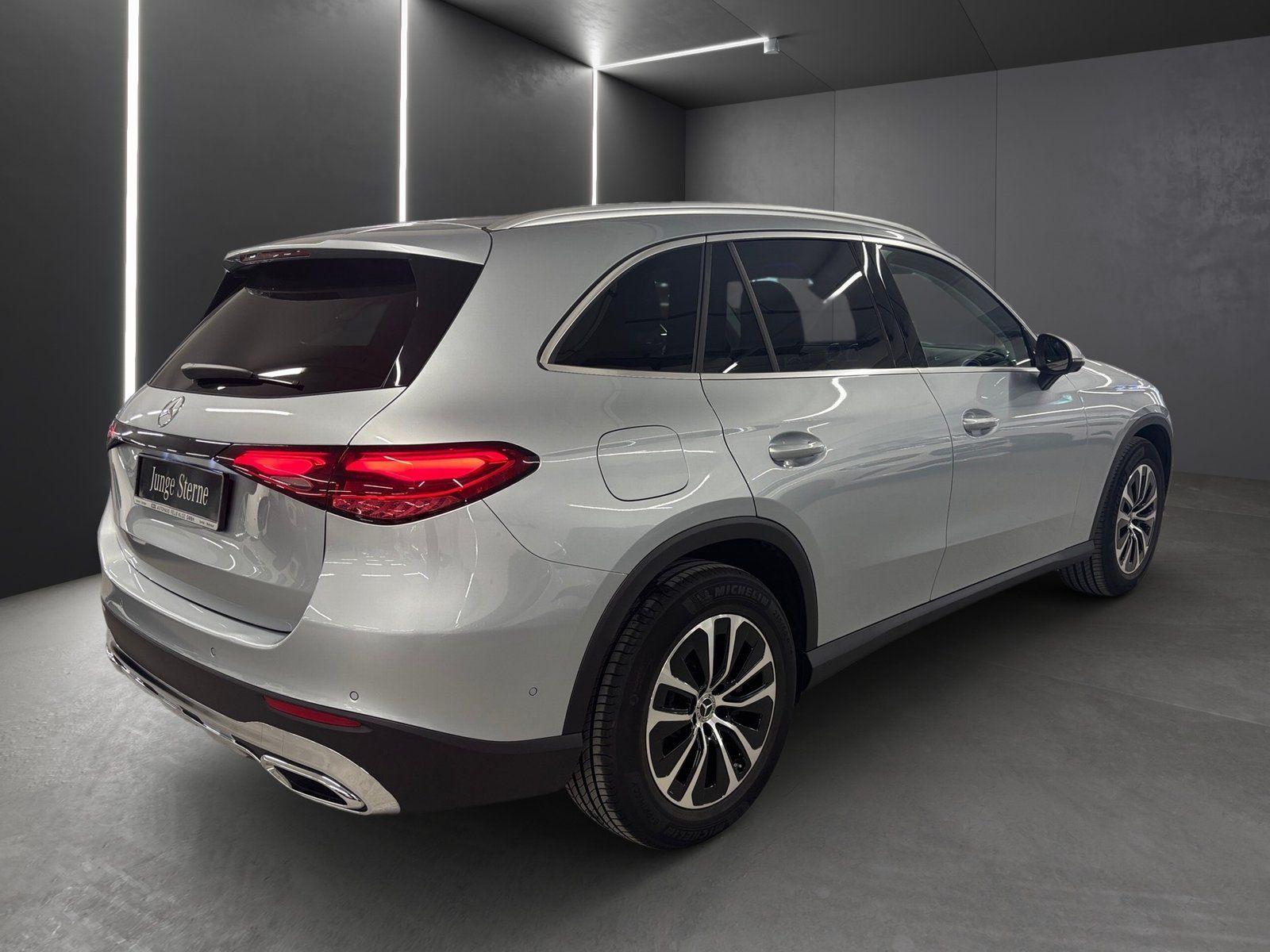 Fahrzeugabbildung Mercedes-Benz GLC 220 d 4M Avantgarde*AHK*Pano*360°*Distr*Totw