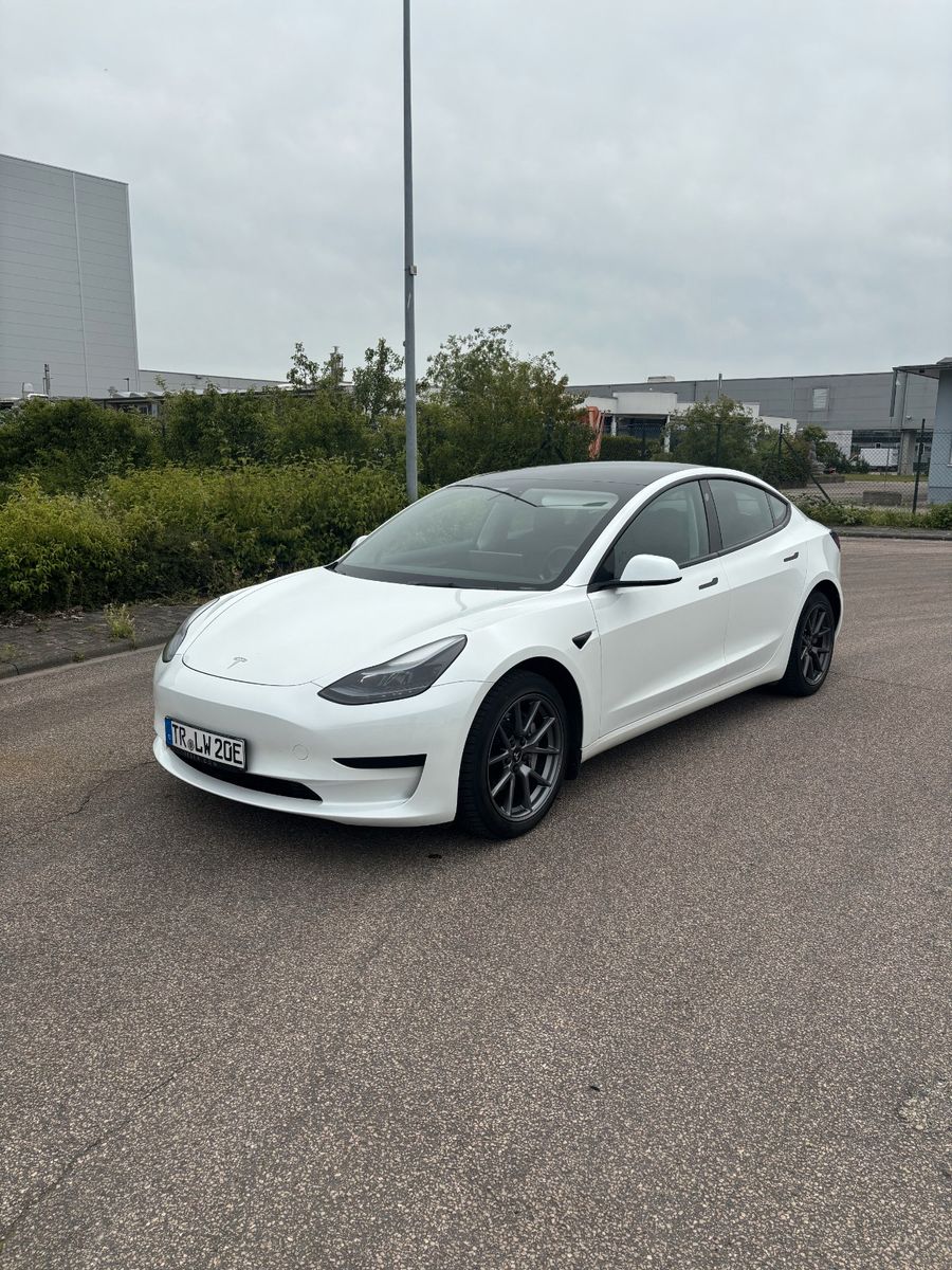 TESLA Model 3 Hinterradantrieb RWD  EZ2023