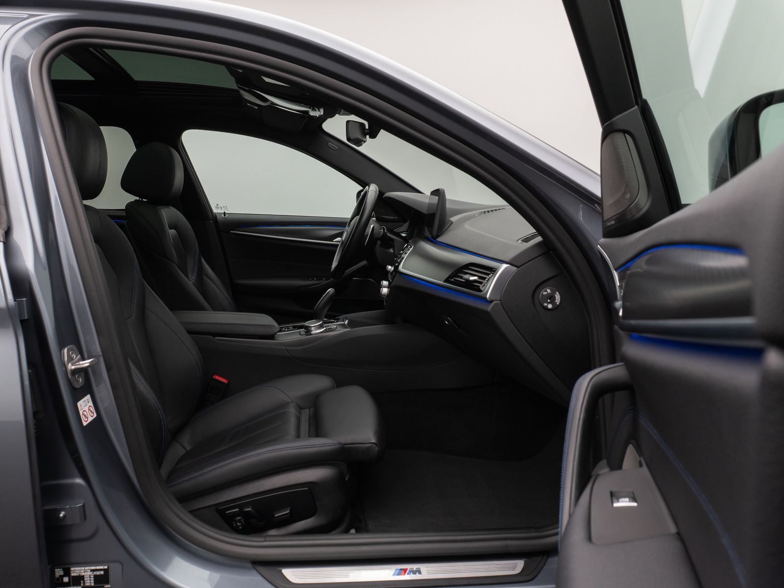 Fahrzeugabbildung BMW 540i xD M Sport Panorama DAB H/K DispKey 19Zoll