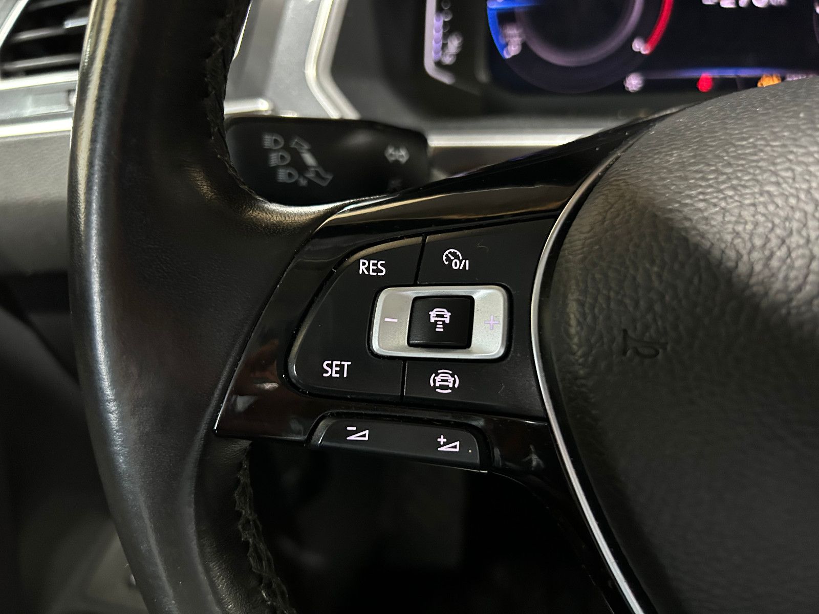 Fahrzeugabbildung Volkswagen Tiguan Highline BMT/PANO/ACC/APPLE/ALCANTARA/KAM