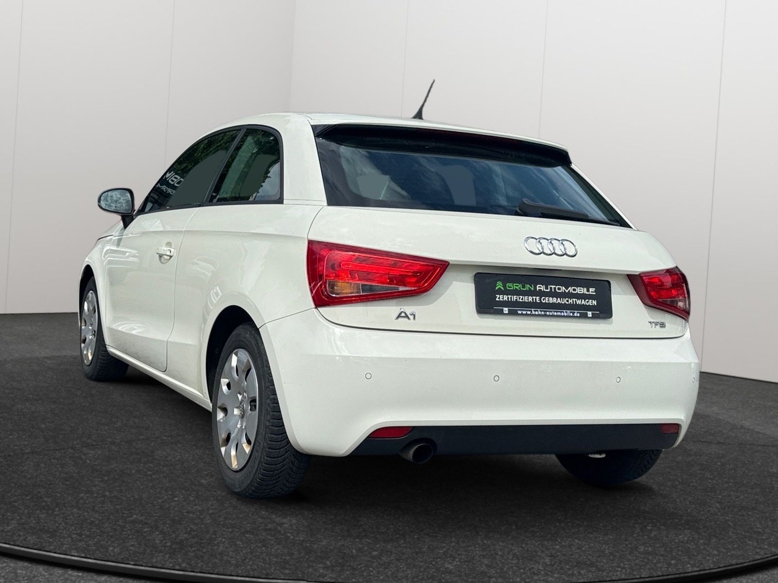 Fahrzeugabbildung Audi A1 attraction*SZH*Klima*PDC*8Fach*Garantie