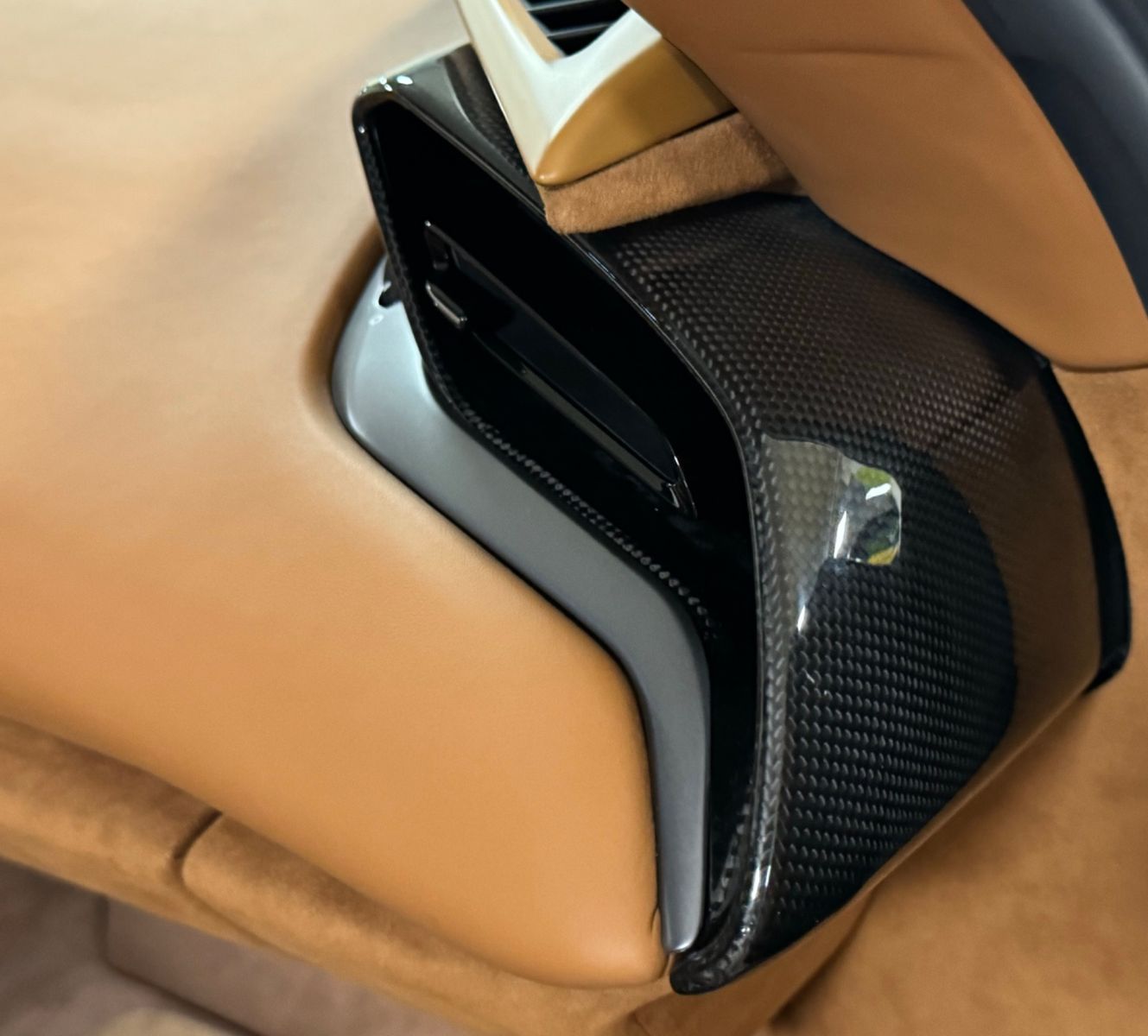 Fahrzeugabbildung Ferrari SF90 CARBON INT&EXT JBL LIFT DAYTONASEAT FULL