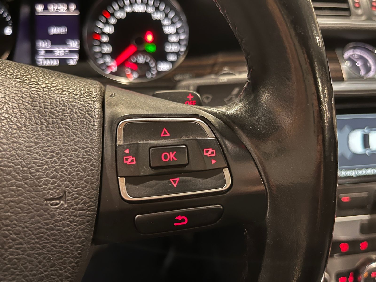 Fahrzeugabbildung Volkswagen CC Passat KLIMA XEN NAV SHZ PDC 18"