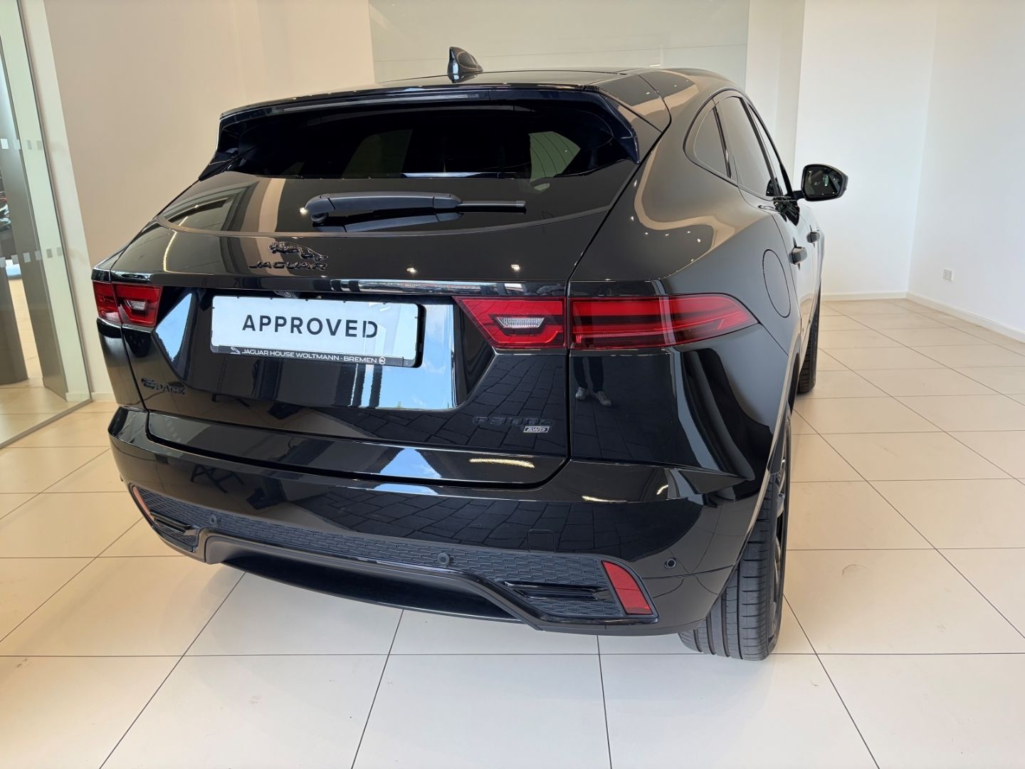 Fahrzeugabbildung Jaguar E-Pace R-Dynamic SE P300ePlug-In Hybrid Panorama