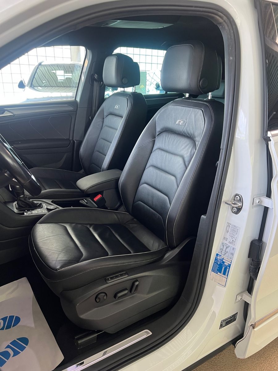 Fahrzeugabbildung Volkswagen Tiguan Highline 4Motion R line *HEAD-UP*MEMORY*