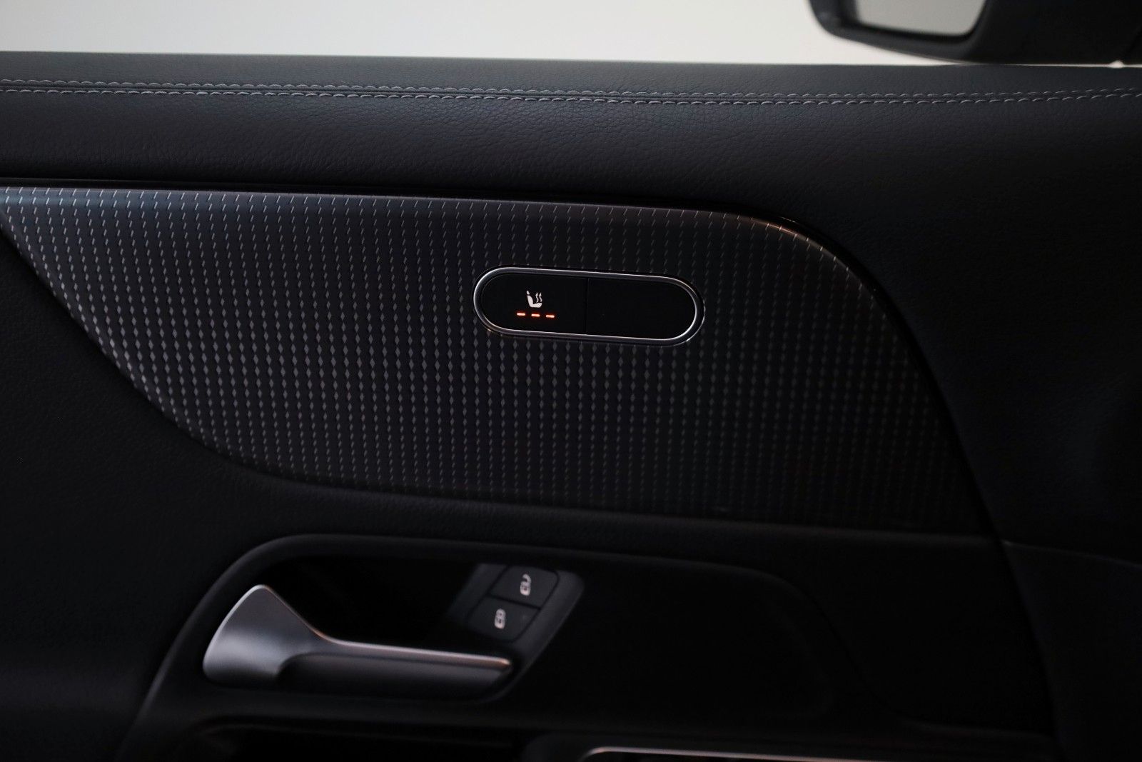 Fahrzeugabbildung Mercedes-Benz GLB 200d Progressive T.Leder,Navi,Kamera,ParkPak