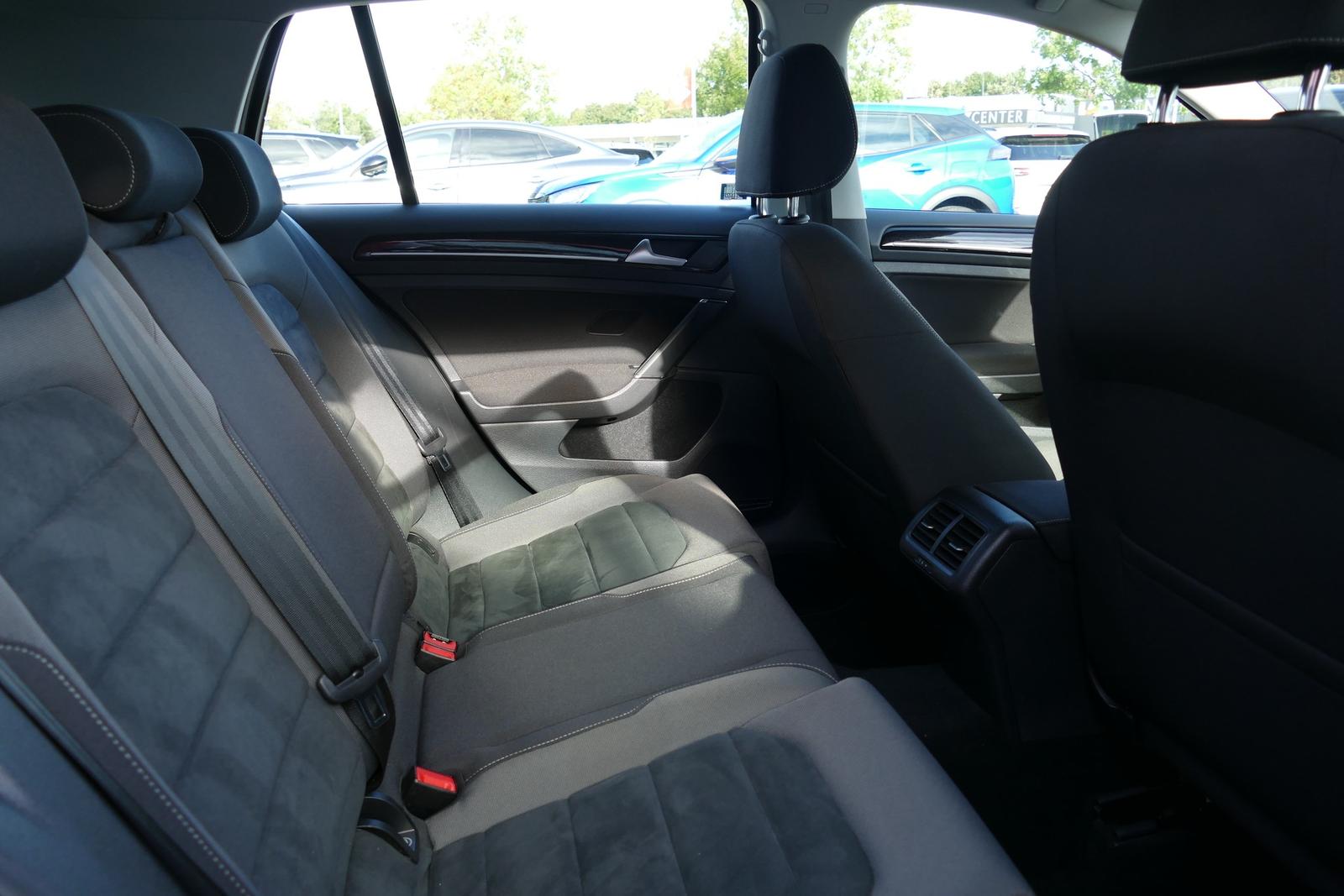 Volkswagen Golf VII 1.4 TSI Highline R-Line LED App Connect