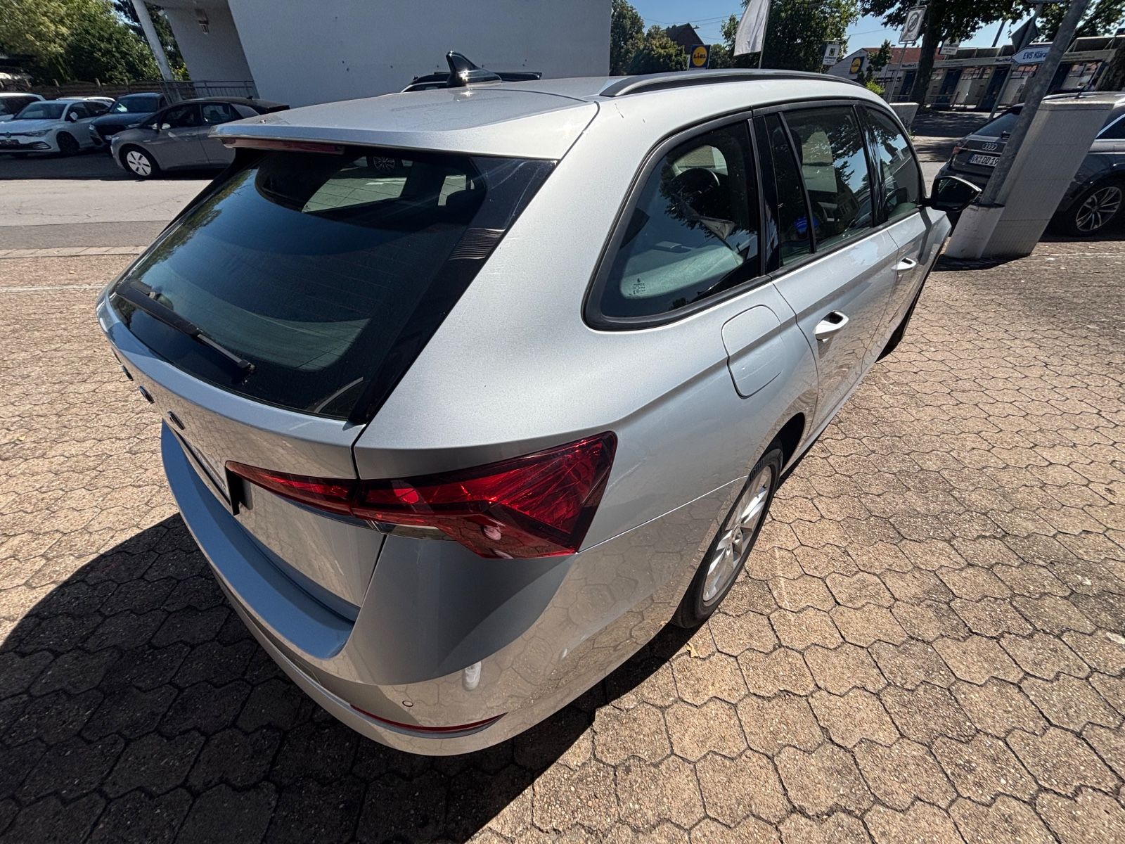 Fahrzeugabbildung SKODA Octavia Combi 2.0 TDI Tempomat LED