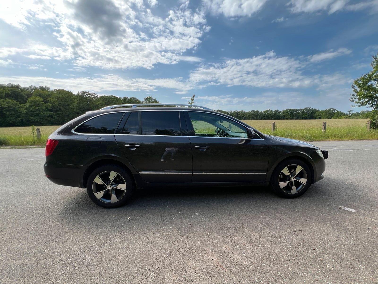 Skoda Superb 2010 — photo 7