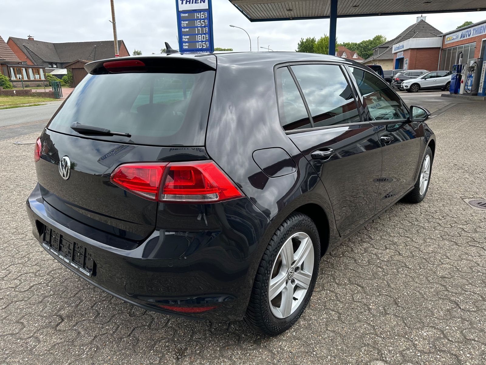 Fahrzeugabbildung Volkswagen Golf VII 1.2 TSI Lounge Navi/SHZG/BT/GRA/GJR