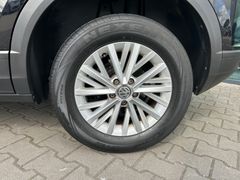 Fahrzeugabbildung Volkswagen T-Roc 1.5 TSI DSG Sitzheizung PDC Bluetooth