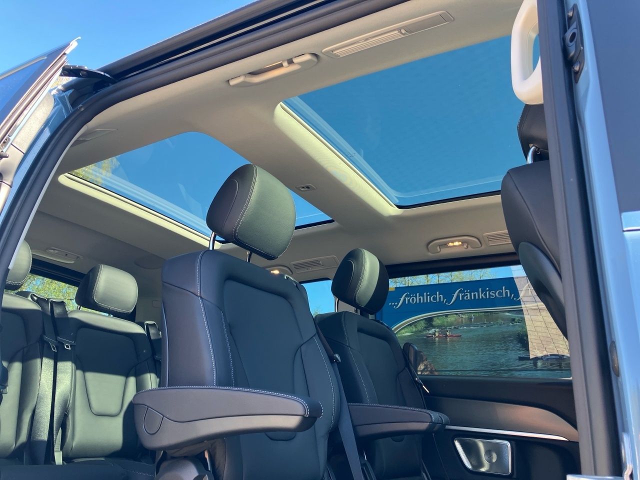 Fahrzeugabbildung Mercedes-Benz V 300 d AVG/L 4x4 Avantgarde NAVI AHK LED 7-Sitz