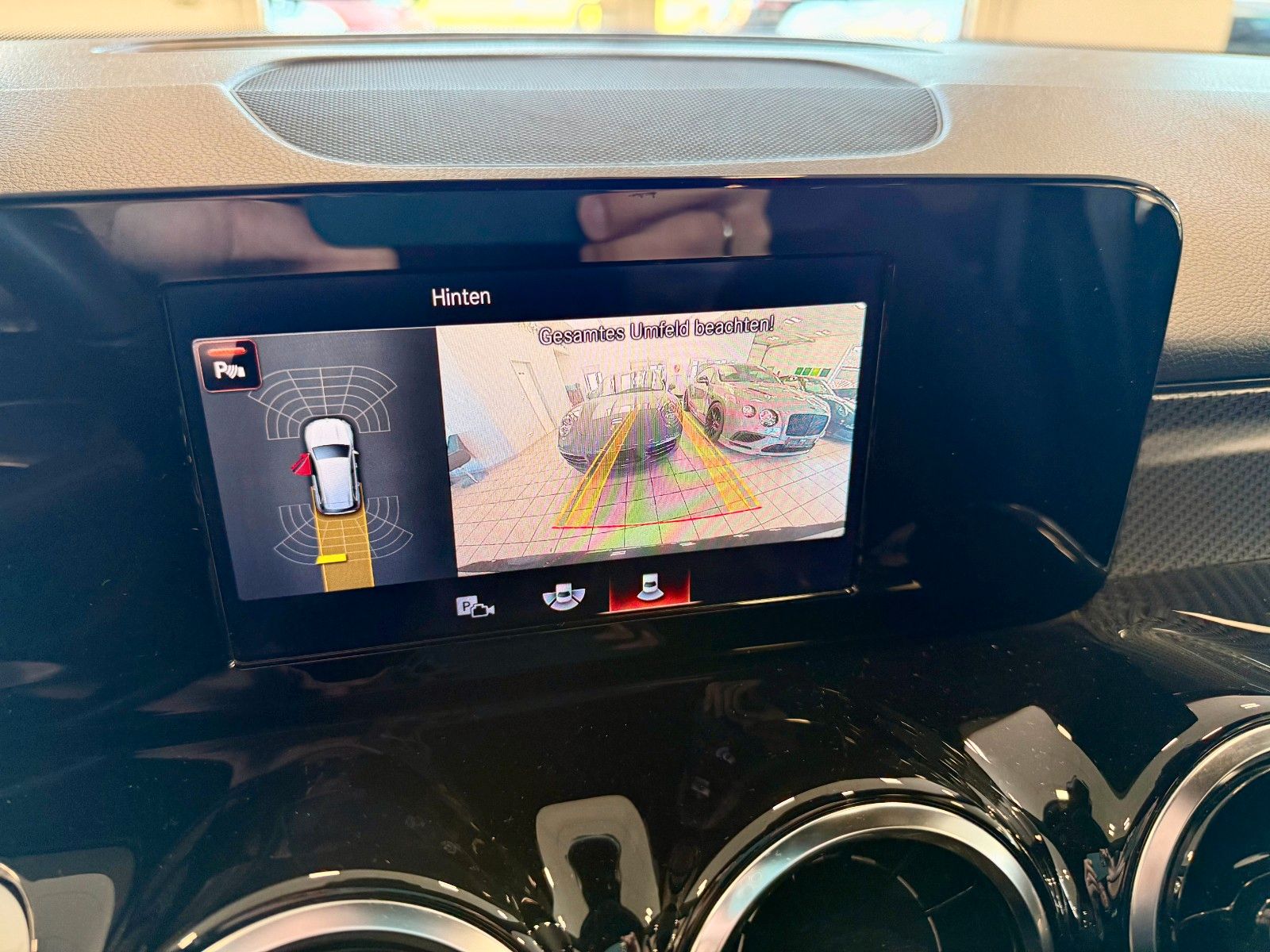 Fahrzeugabbildung Mercedes-Benz GLB 220 d AMG DISTRONIC/20Zoll/AHK/Kamera