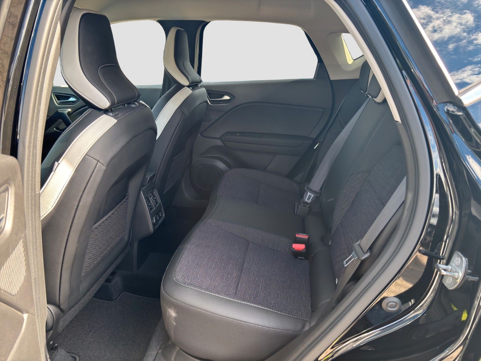 Fahrzeugabbildung Mitsubishi ASX Select 1,6 l Benziner AT