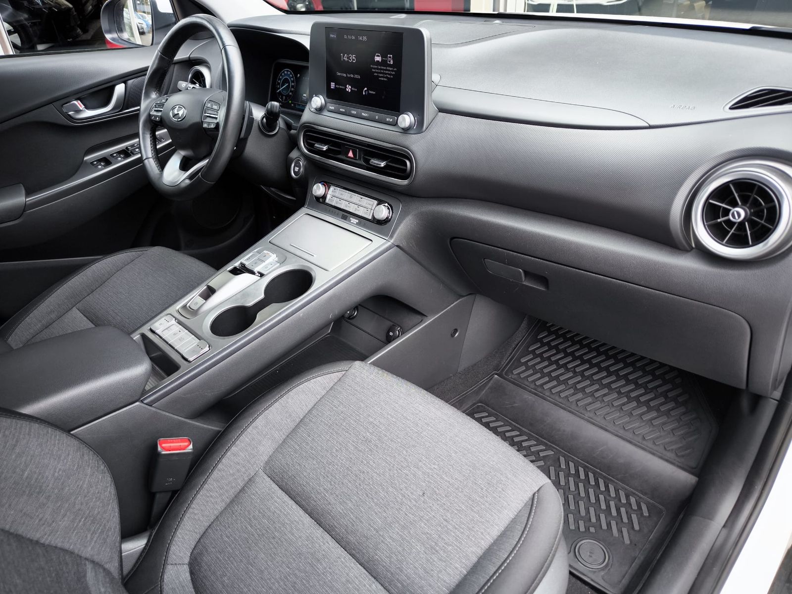 Fahrzeugabbildung Hyundai Kona Elektro Select SHZ+LHZ+KAMERA+ACC+DAB+