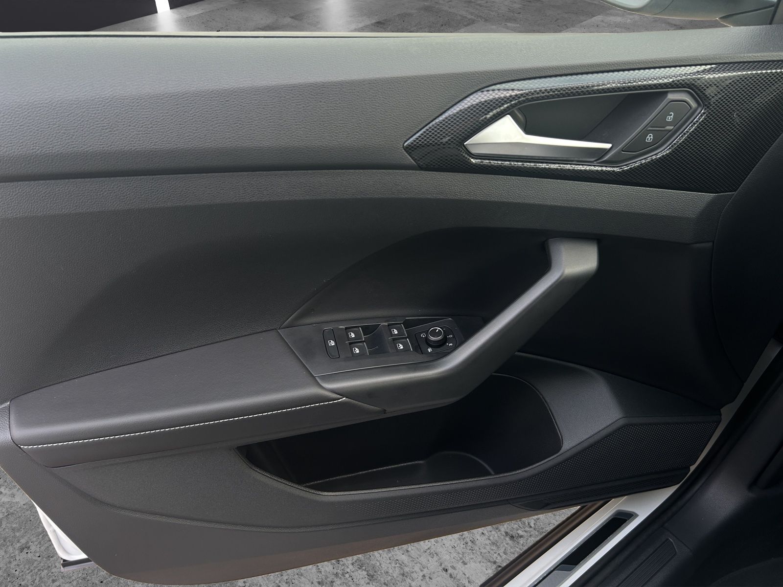 Fahrzeugabbildung Volkswagen T-Cross Goal TSI DSG IQ.Light ACC SH RearView Am