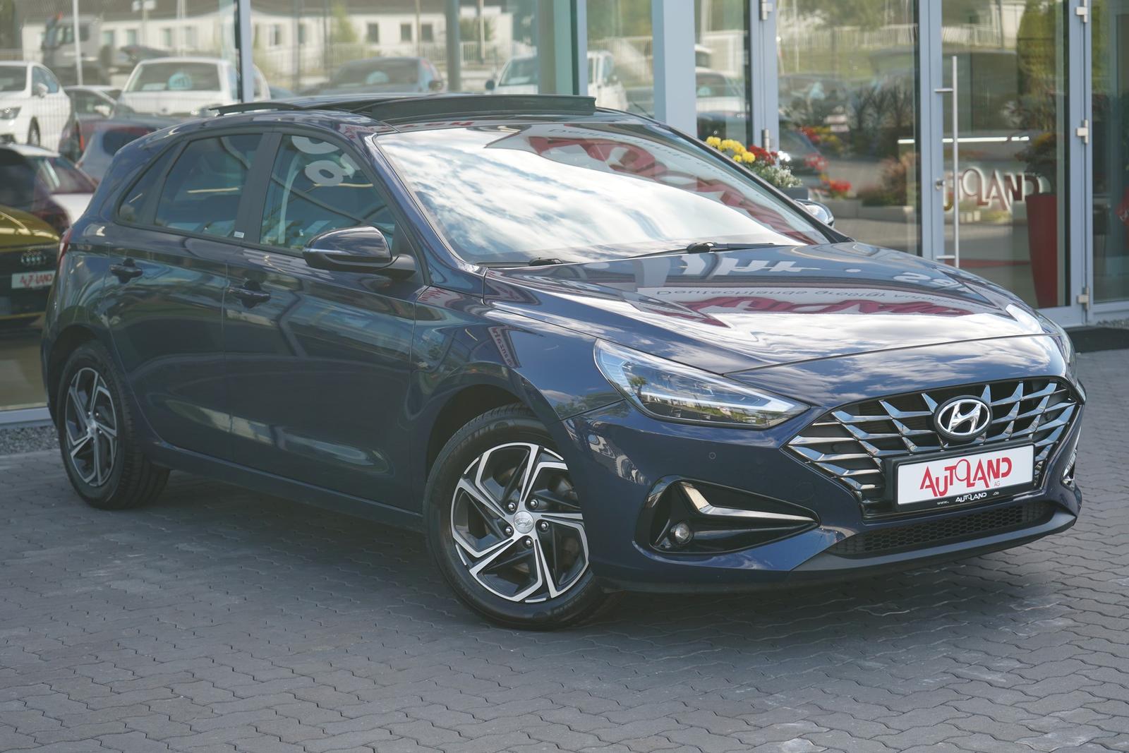 Hyundai i30 1.5 LED Navi Panorama Kamera Tempomat DAB