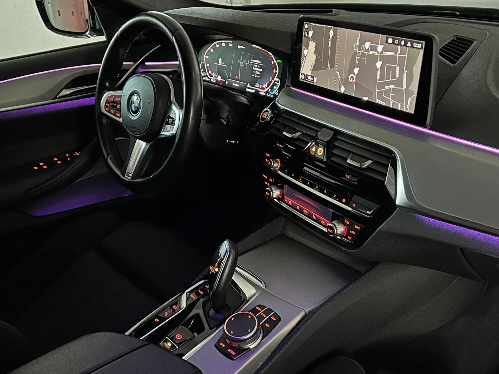 Fahrzeugabbildung BMW 530 e xDrive M SPORT/LASER/HuD/H&K/ACC/AMBI+