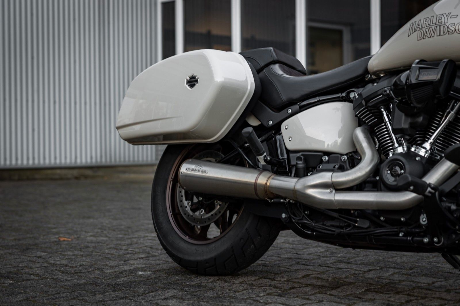 Fahrzeugabbildung Harley-Davidson FXLRS LOW RIDER S 117 CUI - JEKILL&HYDE -