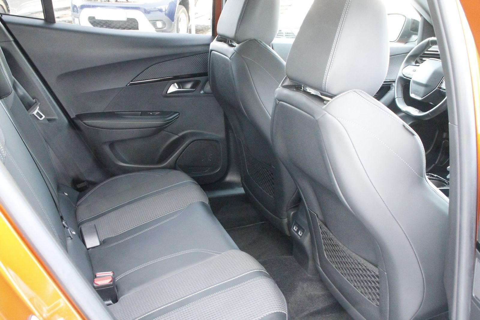 Fahrzeugabbildung Peugeot 2008 e-GT