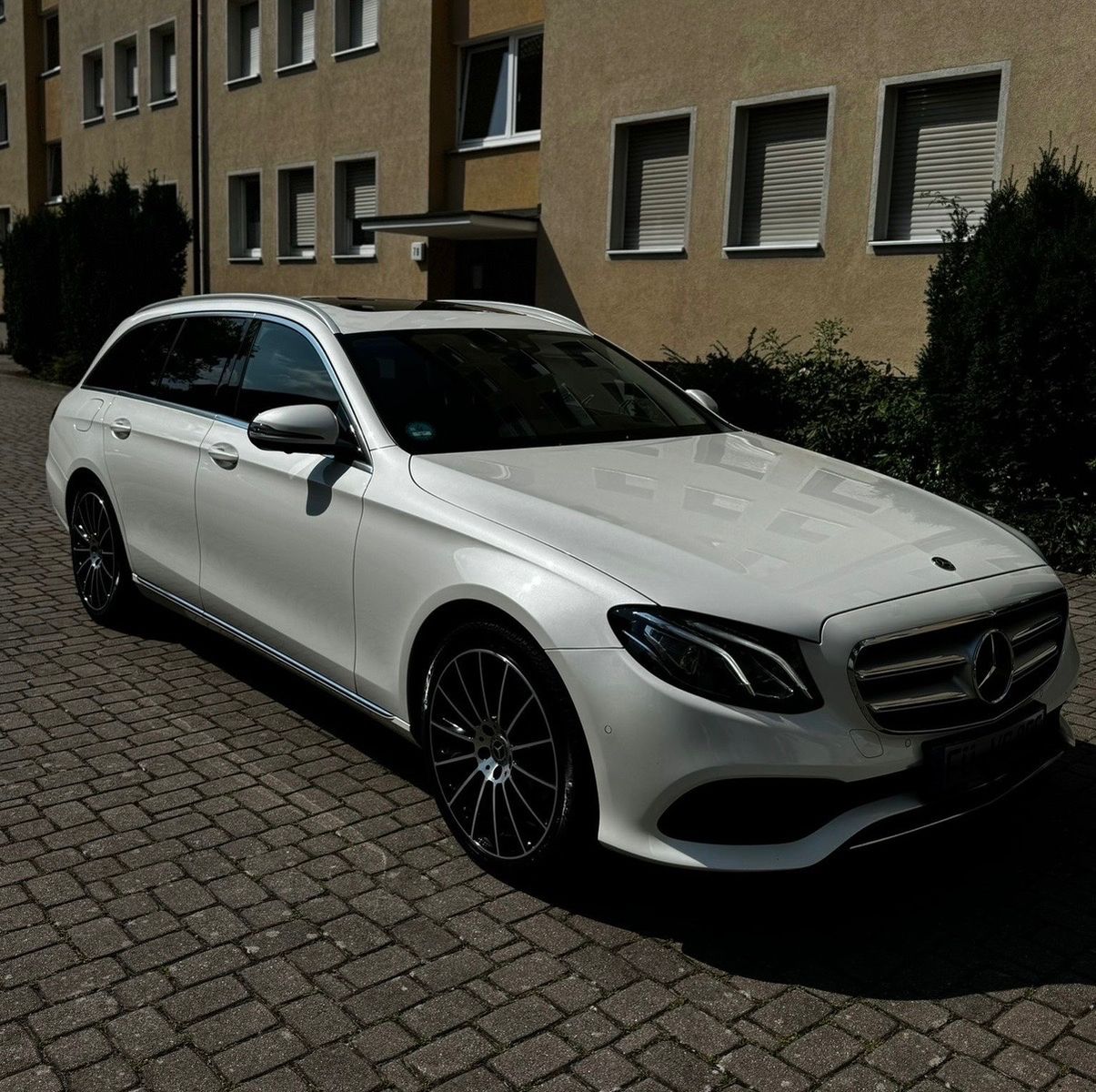 MERCEDES-BENZ E 220 d T Autom. -