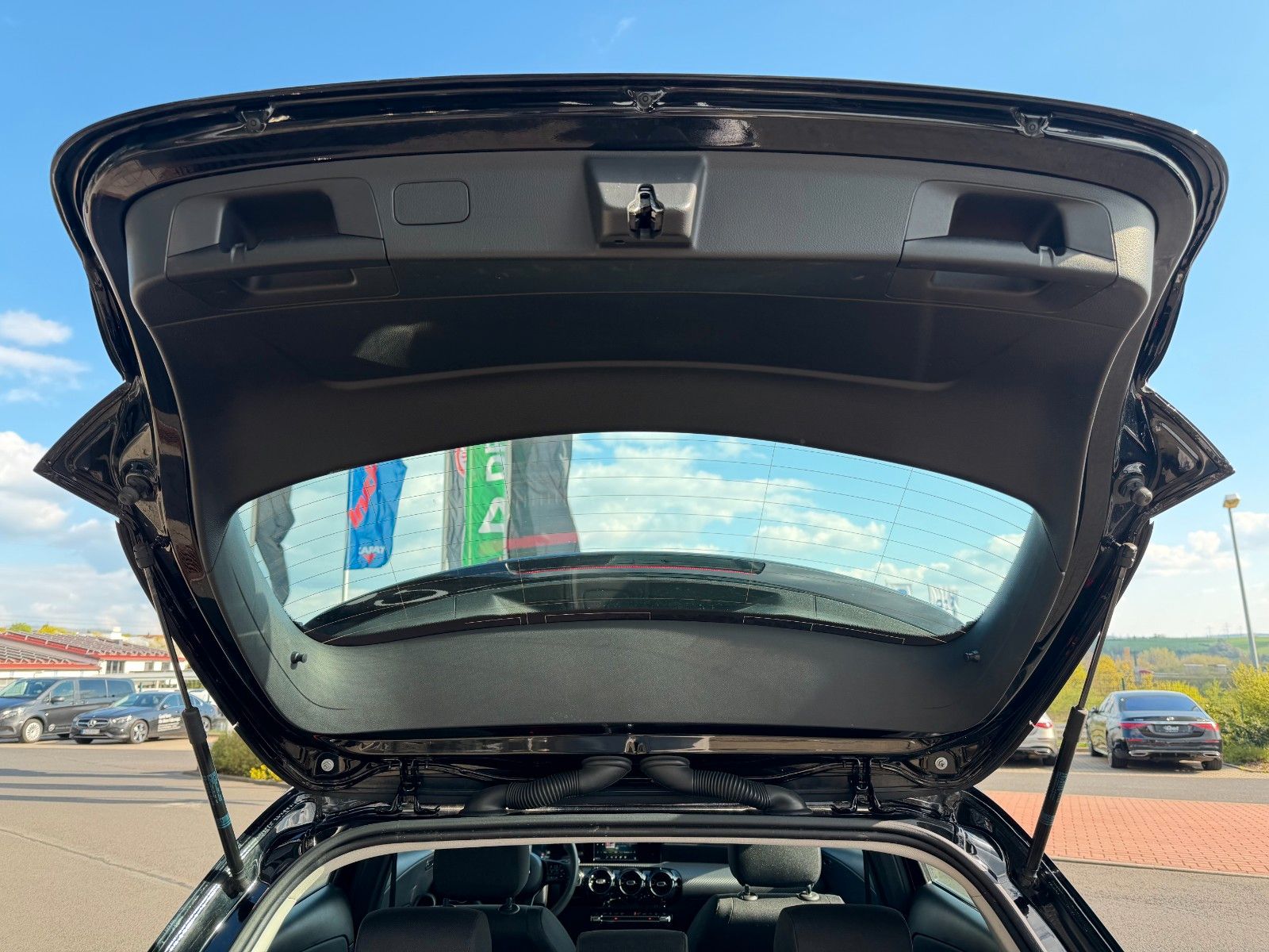 Fahrzeugabbildung Mercedes-Benz A 250e