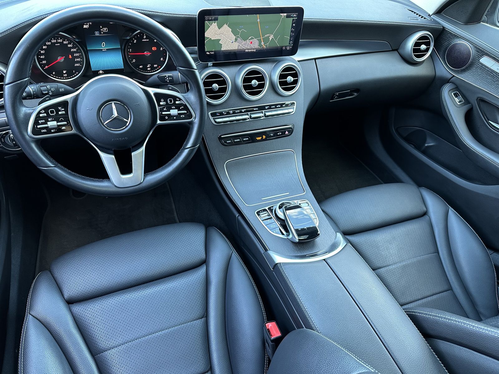 Fahrzeugabbildung Mercedes-Benz C 220d T Avantgarde NAV+LED+PANORAMA+DISTRONIC