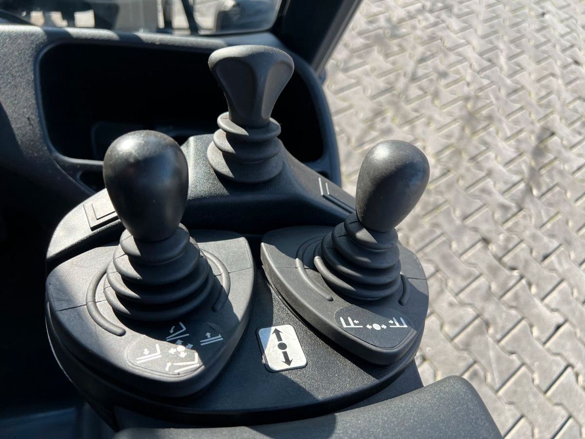 Fahrzeugabbildung Linde E14 - 01 / Triplex: 4.10m! / SS / nur 986h!