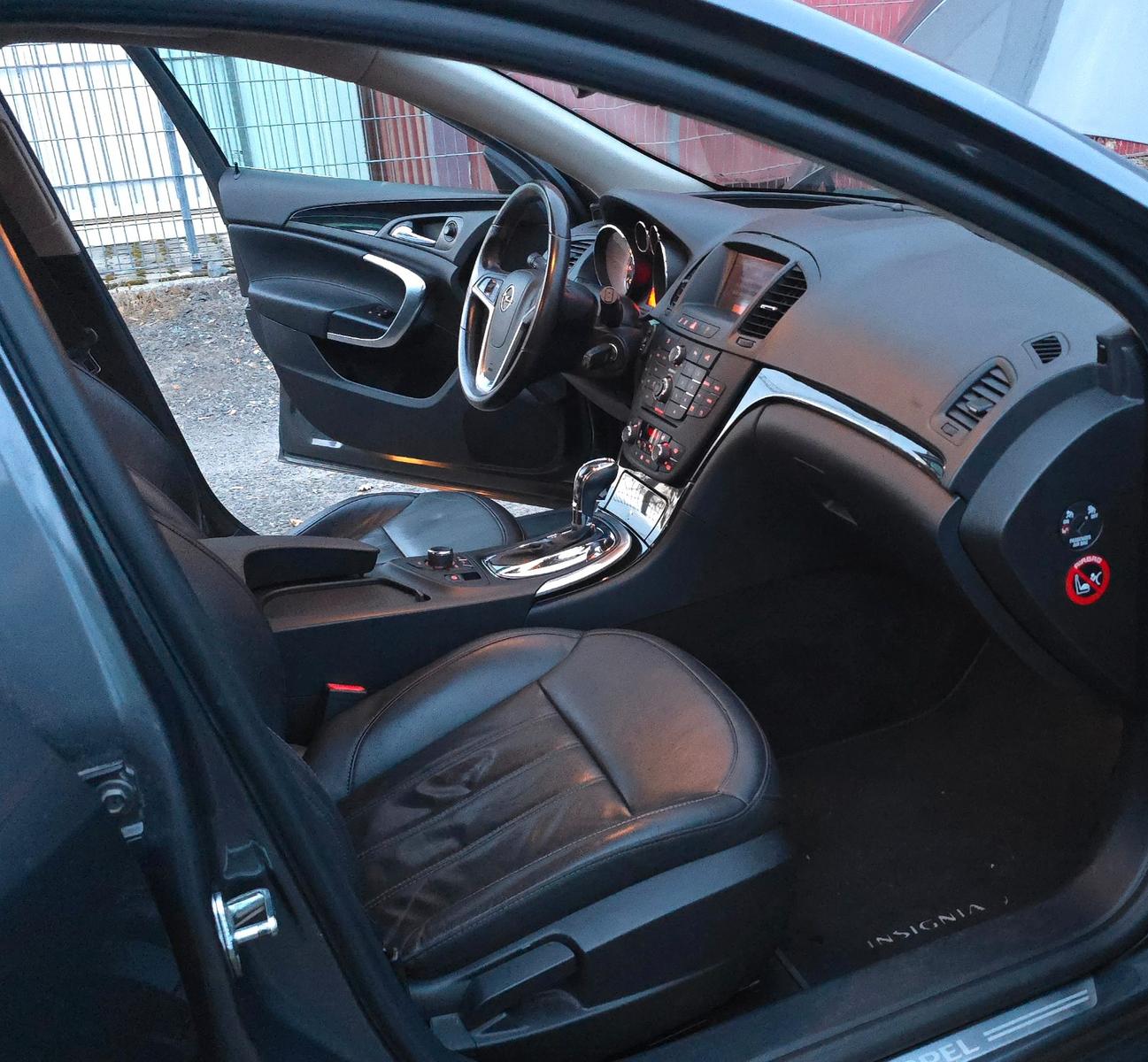 Opel Insignia 2011 — photo 13