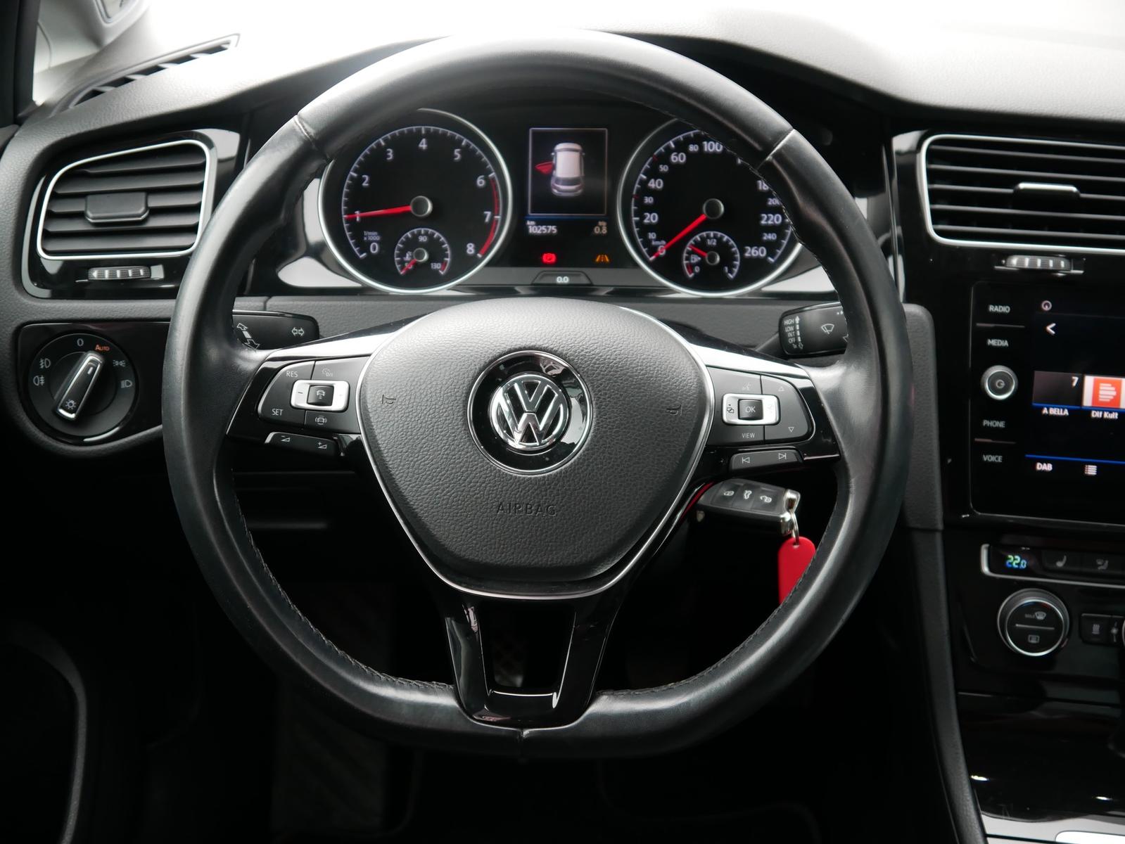 Volkswagen Golf VII 1.5 TSI Highline AHK LED Standheizung