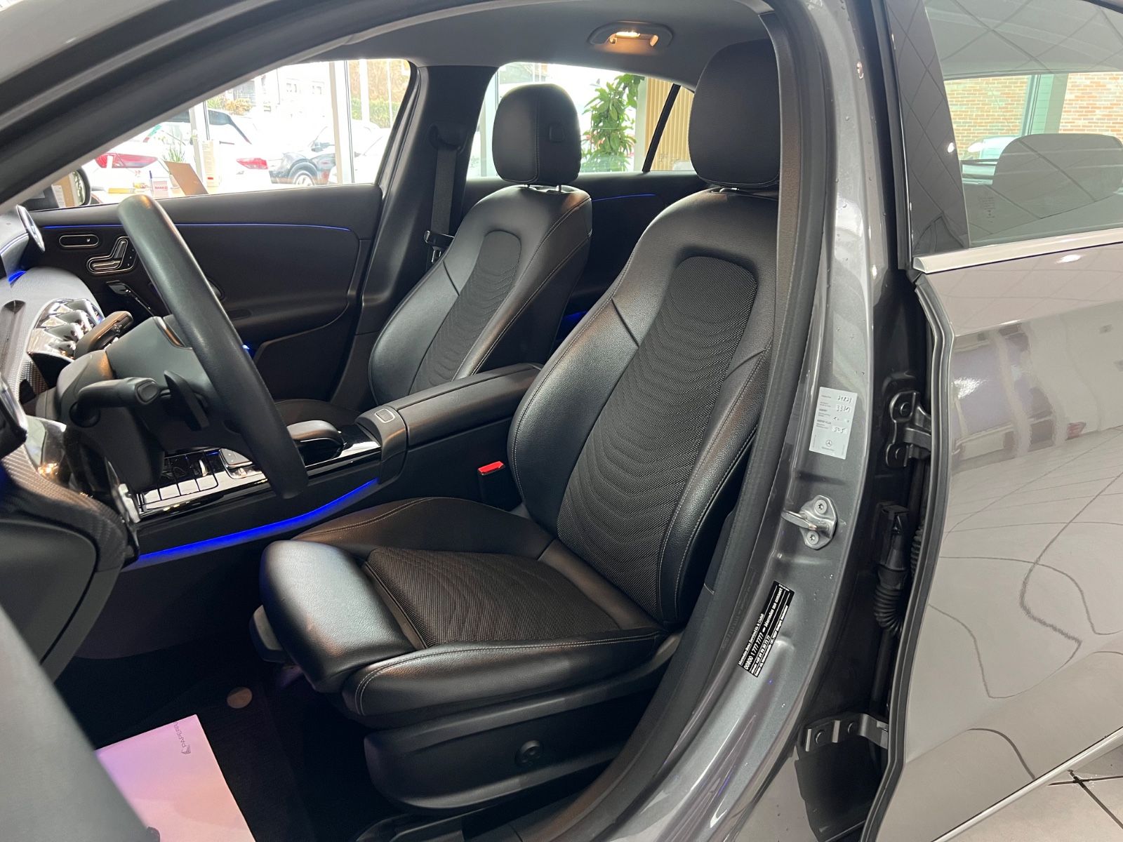 Fahrzeugabbildung Mercedes-Benz A 250 *AMBIENTE-BELEUCHTUNG*MEMORY-SITZE*