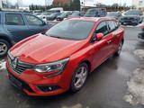 Renault Megane ** Bose Edition / AHK ** mit Garantie - Renault Megane: Rot