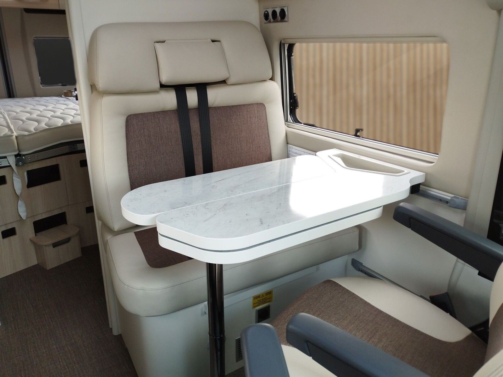 Fahrzeugabbildung Eura Mobil Van V 595 HB Alufelgen, RFK, Captain-Chair-Sitze