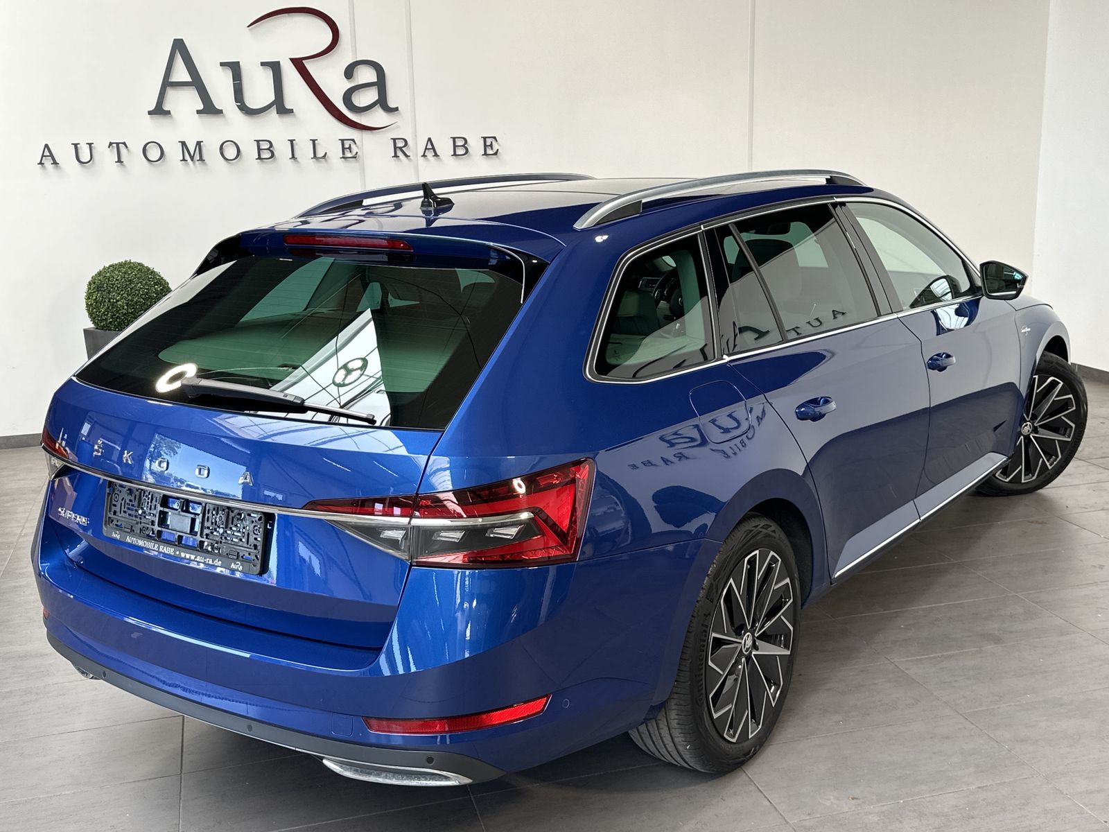 Fahrzeugabbildung SKODA Superb Combi L&K NAV+MATRIX+ACC+PANO+CANTON+DCC