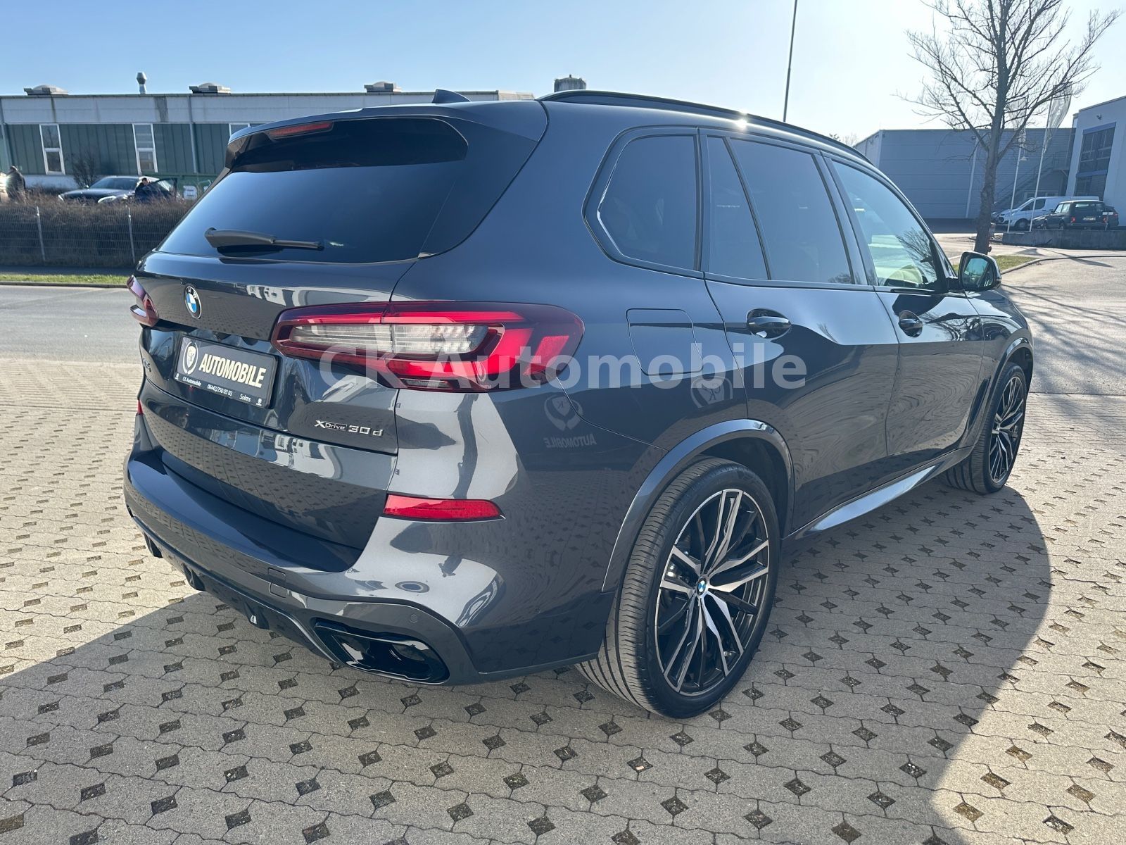 Fahrzeugabbildung BMW X5 xDrive 30d M-Sport/Navi/Head-Up/LED/22 Zoll
