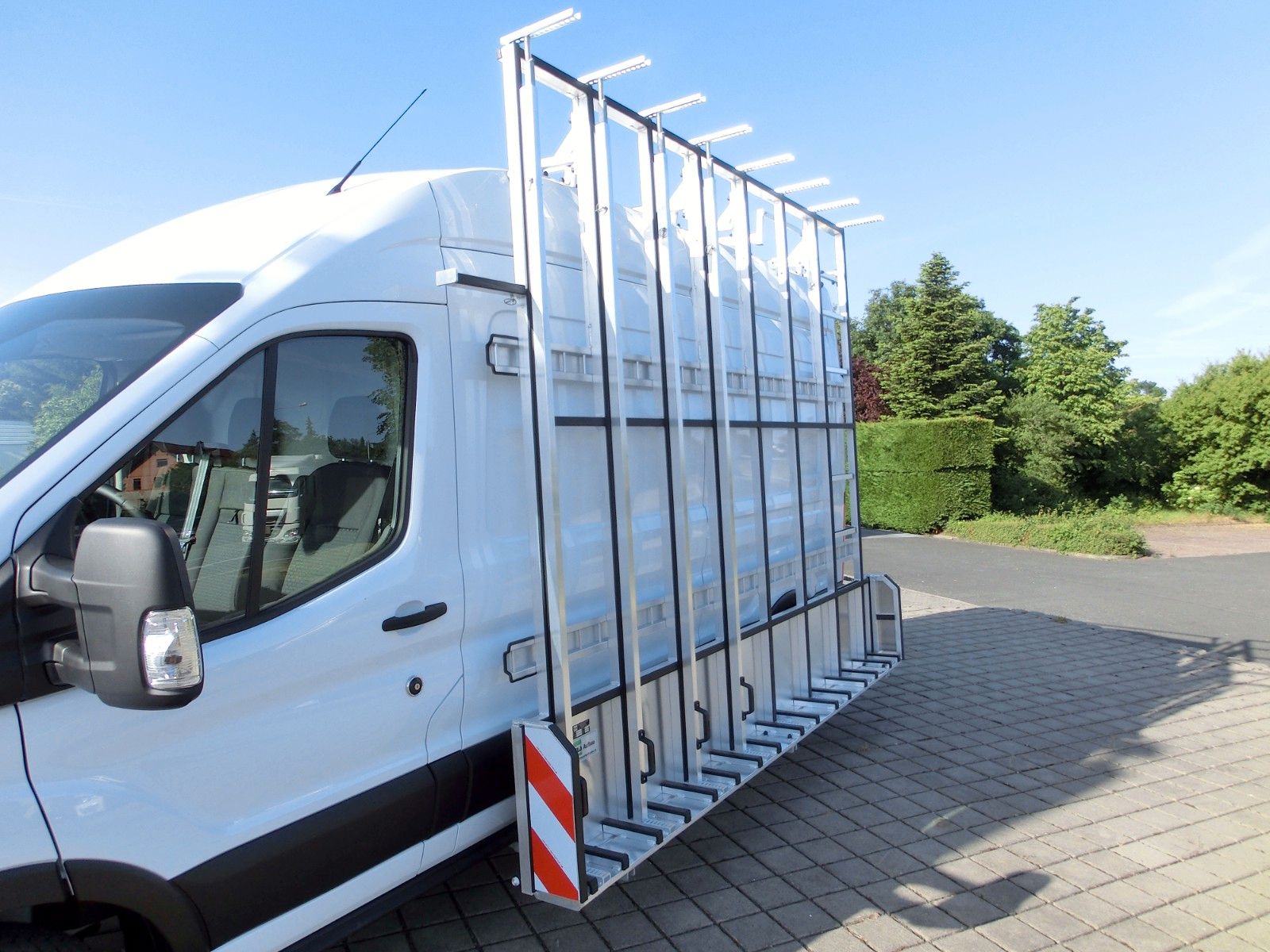 Fahrzeugabbildung Ford Transit Kasten 350 L3 Glastransporter