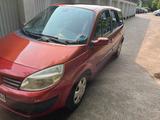 Renault,  sieben Sitzer - Renault Megane aus 2006 mit Diesel-Antrieb