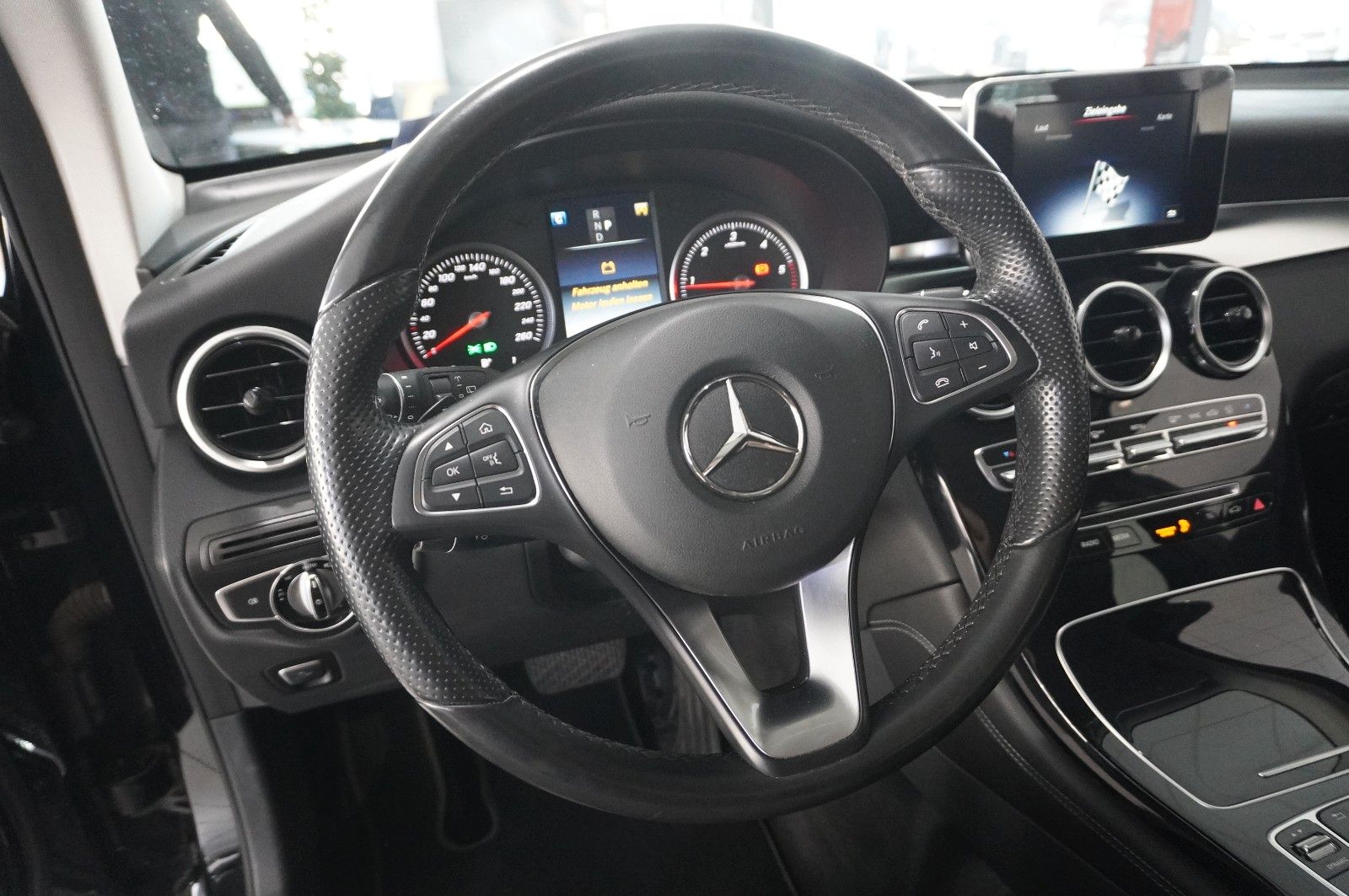 Fahrzeugabbildung Mercedes-Benz GLC 220D EXCLUSIVE 4-MATIC NAVI/LED/SHZ/TEMP/AHK