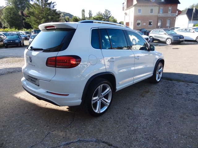 Fahrzeugabbildung Volkswagen Tiguan/R-Line/4Motion/AHK/Pano/Navi/Xenon/57.500