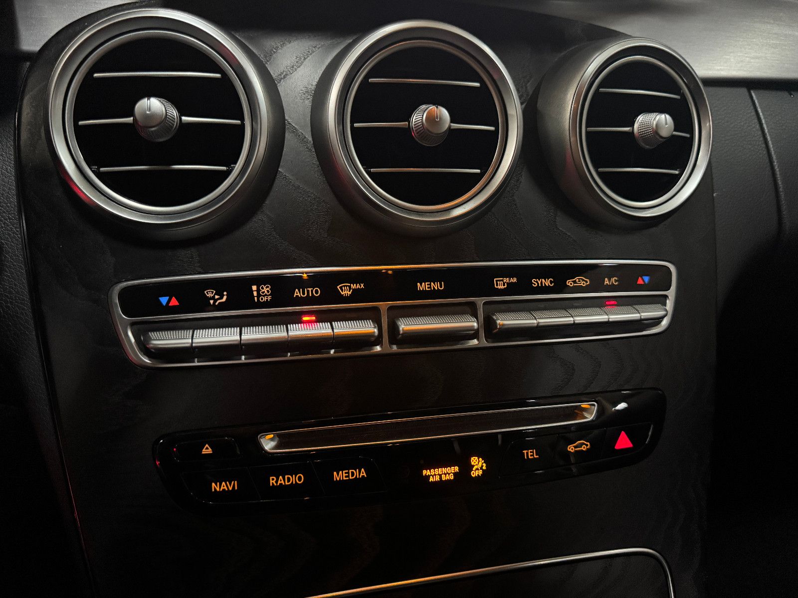 Fahrzeugabbildung Mercedes-Benz C 200 9GT CABRIO 2X AMG LINE AIRSCARF 360°KAMERA