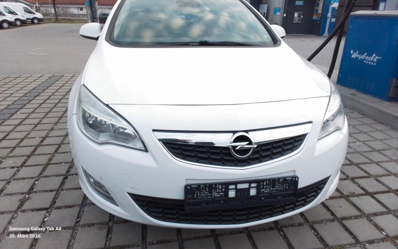 Opel Astra J Lim. 5-trg. Edition