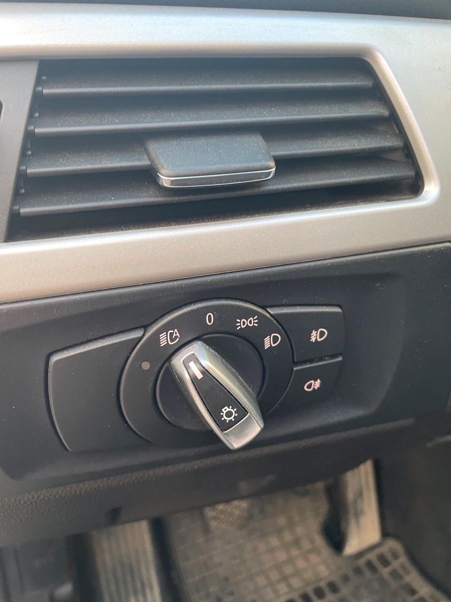 BMW 320 2011 — photo 10
