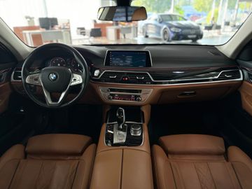 Fahrzeugabbildung BMW 740d xDr Glasdach ACC HUD HI-FI Ferngest.Parken