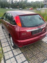 Ford Focus Ghia BENZIN - gebrauchte Ford Focus aus dem Jahr 2001