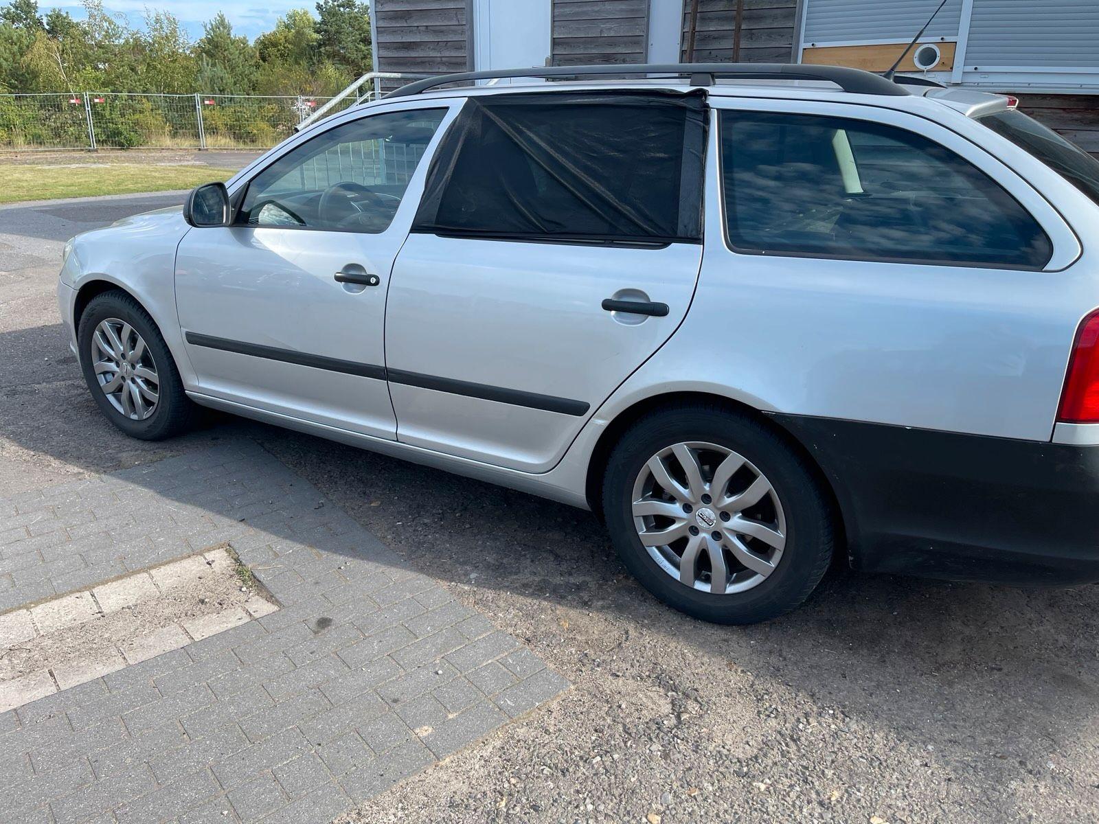 Skoda Octavia 2012 — engine 105 HP (77kW)