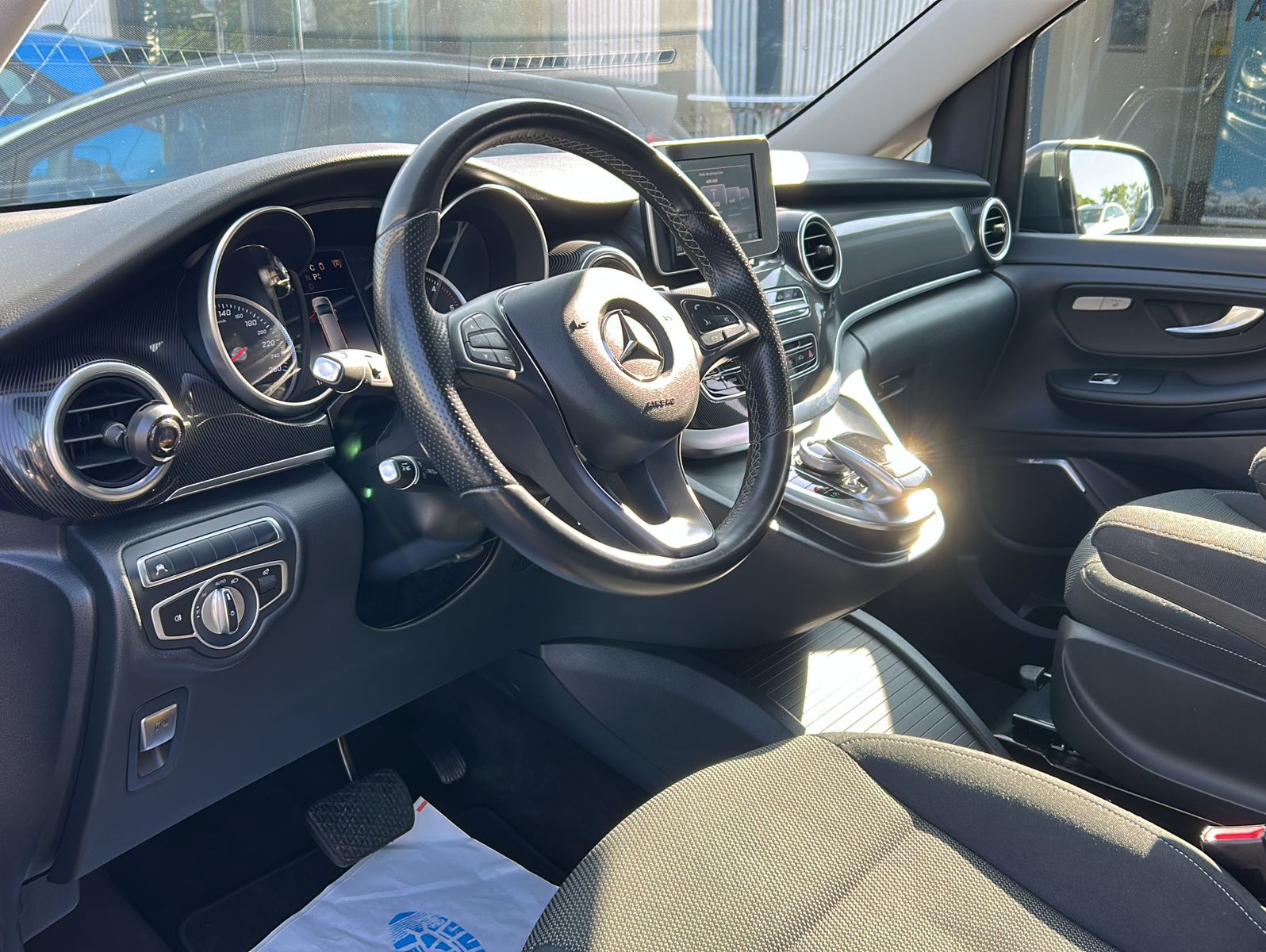 Fahrzeugabbildung Mercedes-Benz V 220 d EDITION kompakt